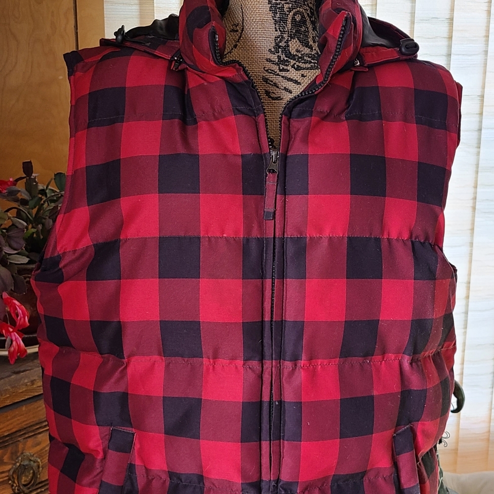 Beautiful COVINGTON Fall/winter hooded vest